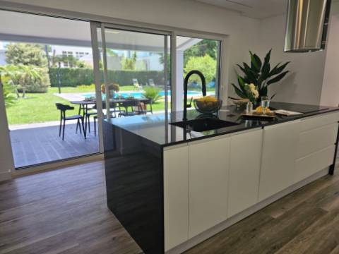 Fantástica; Moradia V4 Independente com Piscina na Herdade da Aroeira, excelente oportunidade