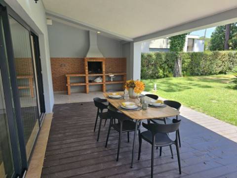 Fantástica; Moradia V4 Independente com Piscina na Herdade da Aroeira, excelente oportunidade