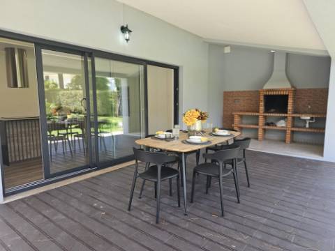 Fantástica; Moradia V4 Independente com Piscina na Herdade da Aroeira, excelente oportunidade