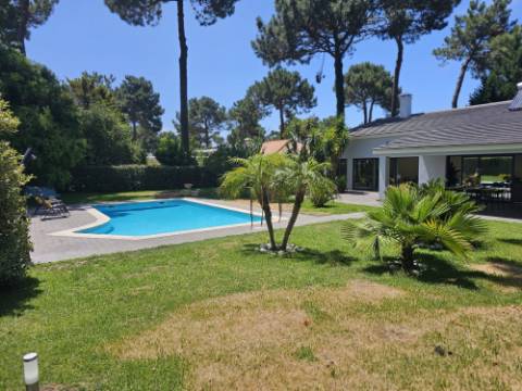 Fantástica; Moradia V4 Independente com Piscina na Herdade da Aroeira, excelente oportunidade