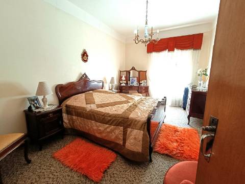 Apartamento T3 em Olhão.