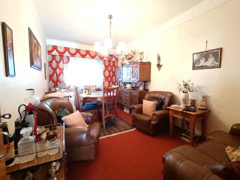 Apartamento T3 em Olhão.