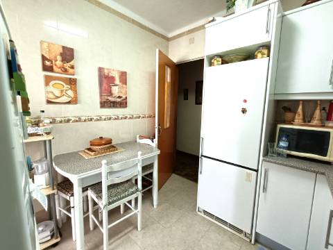 Apartamento T3 em Olhão.