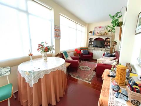 Apartamento T3 em Olhão.