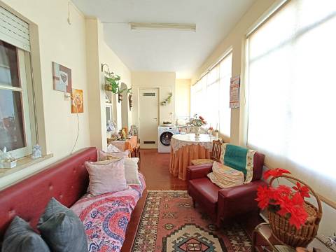 Apartamento T3 em Olhão.