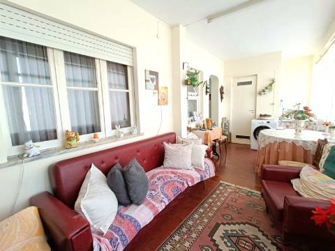 Apartamento T3 em Olhão.