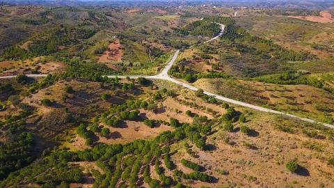 TERRENO COM 62.180 M2 - POSSIBILIDADE DE TURISMO RURAL - CONSTRUÇÃO PARA HABITAÇÃO - PRÓXIMO DA CORTE DO GAGO - CASTRO MARIM - ALGARVE