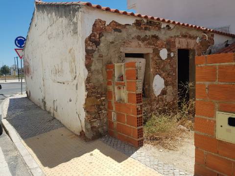 OPORTUNIDADE ÚNICA NO CENTRO DE VILA REAL DE SANTO ANTÓNIO!