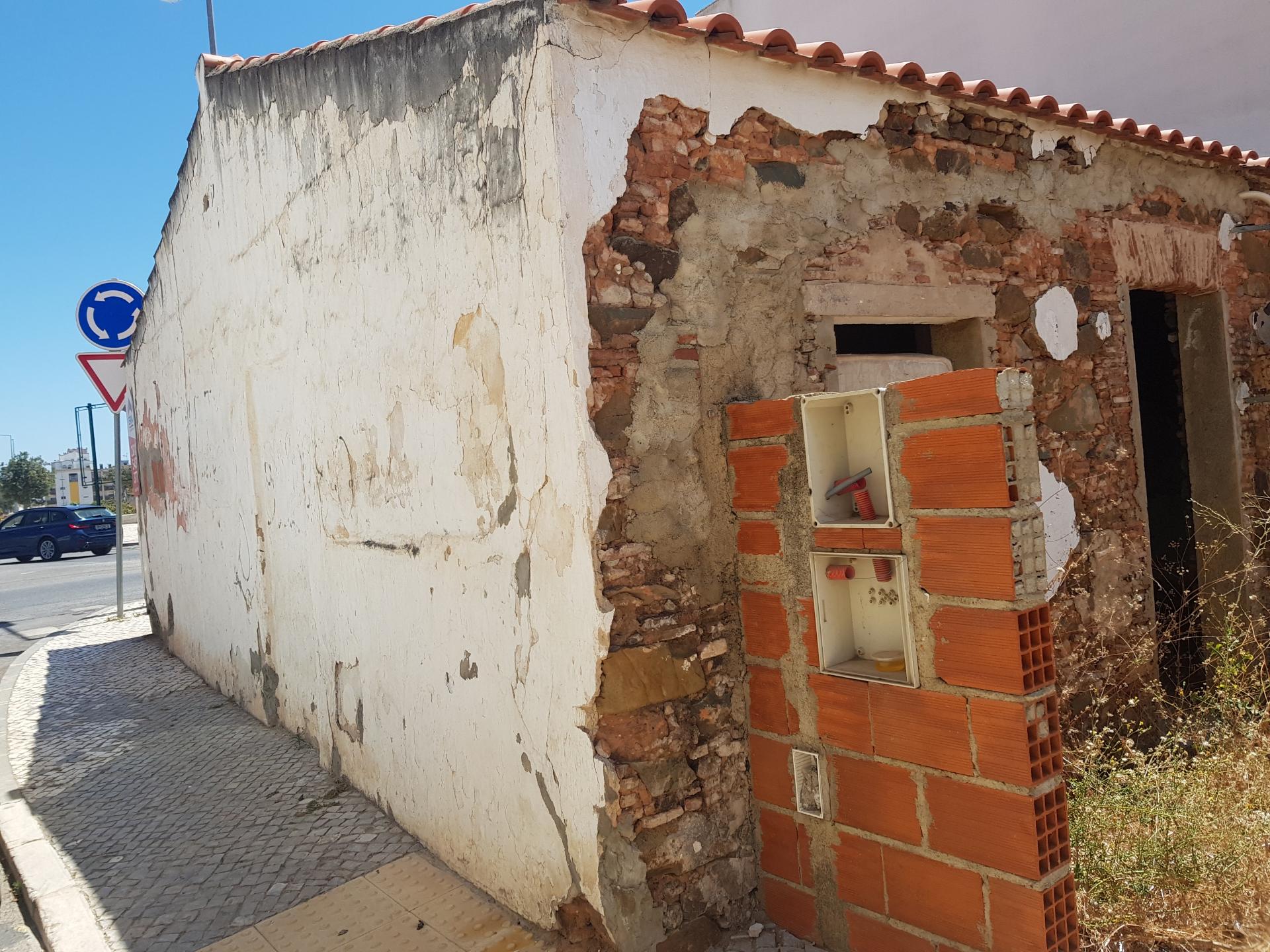 OPORTUNIDADE ÚNICA NO CENTRO DE VILA REAL DE SANTO ANTÓNIO!