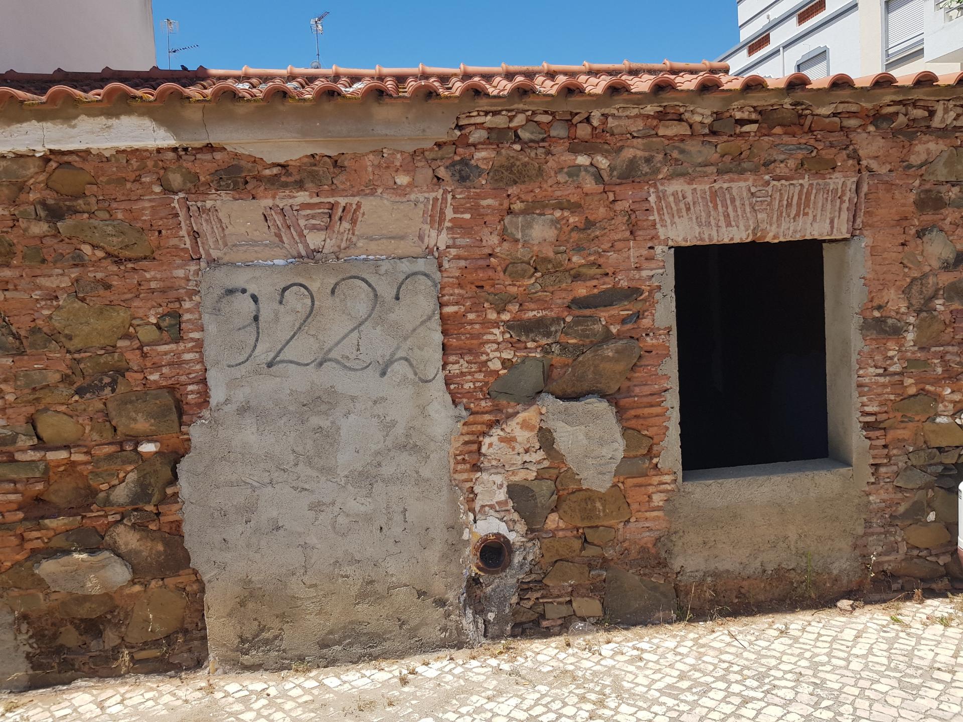OPORTUNIDADE ÚNICA NO CENTRO DE VILA REAL DE SANTO ANTÓNIO!