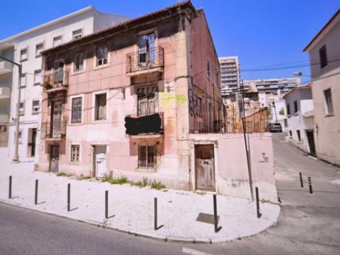 PREDIO INTEIRO PARA VENDA - 3 PISOS PARA APARTAMENTOS - EM BENFICA - LISBOA