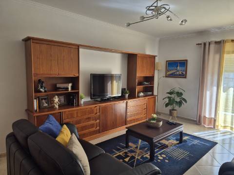 Apartamento T2 com áreas grandes em Vila Real de Santo António