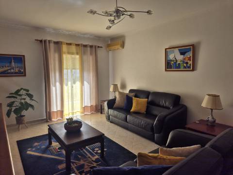 Apartamento T2 com áreas grandes em Vila Real de Santo António