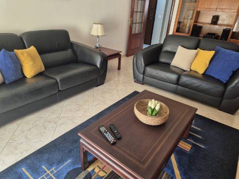 Apartamento T2 com áreas grandes em Vila Real de Santo António