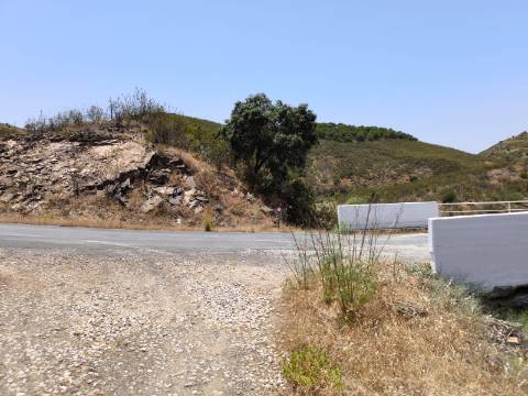 TERRENO COM 4.560 m2 - COM RUINA DE 100 M2 - ARRECADAÇÃO - JUNTO A BARRAGEM DO BELICHE - BARREIROS - CASTRO MARIM - ALGARVE