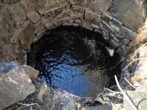 TERRENO COM 99.080 m2 - COM APOIO AGRICOLA EM RUINAS - POSSIBILIDADE DE CONSTRUÇÃO HABITAÇÃO E TURISMO - EM CAMPEIROS - CASTRO MARIM - ALGARVE
