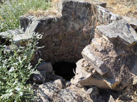 TERRENO COM 99.080 m2 - COM APOIO AGRICOLA EM RUINAS - POSSIBILIDADE DE CONSTRUÇÃO HABITAÇÃO E TURISMO - EM CAMPEIROS - CASTRO MARIM - ALGARVE