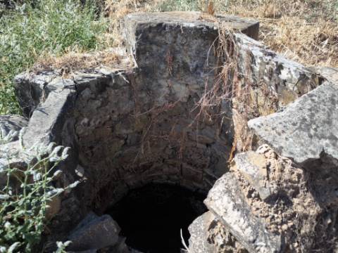 TERRENO COM 99.080 m2 - COM APOIO AGRICOLA EM RUINAS - POSSIBILIDADE DE CONSTRUÇÃO HABITAÇÃO E TURISMO - EM CAMPEIROS - CASTRO MARIM - ALGARVE