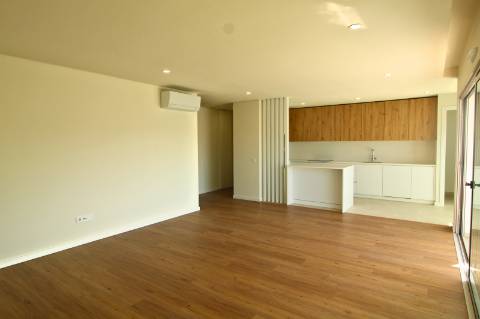 Apartamento T3, 2º piso, varanda, Vila real de Santo António