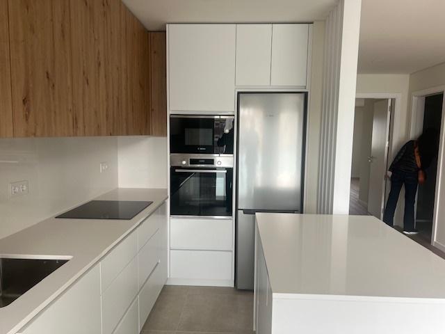 Apartamento T3, 2º piso, varanda, Vila real de Santo António