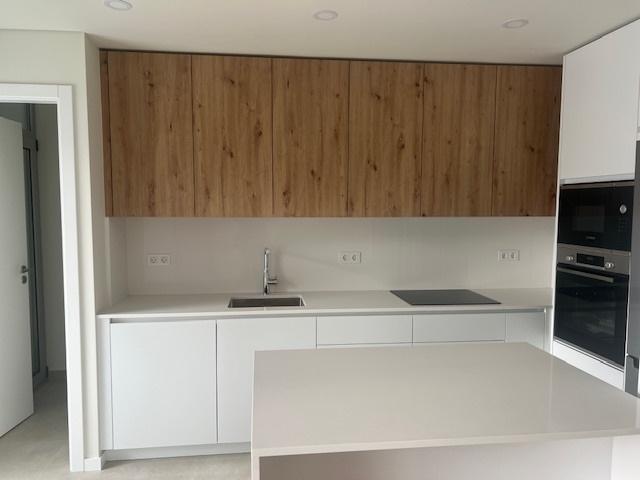 Apartamento T3, 2º piso, varanda, Vila real de Santo António
