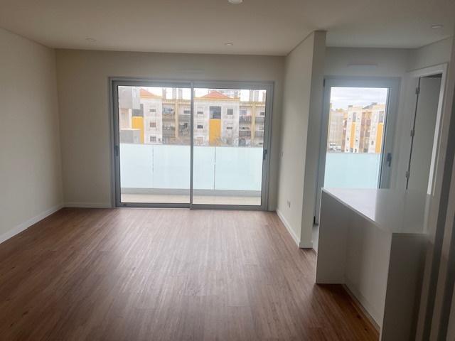 Apartamento T3, 2º piso, varanda, Vila real de Santo António
