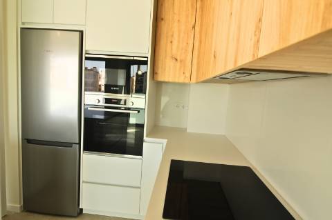 Apartamento T3, 2º piso, varanda, Vila real de Santo António