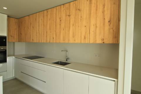 Apartamento T3, 2º piso, varanda, Vila real de Santo António