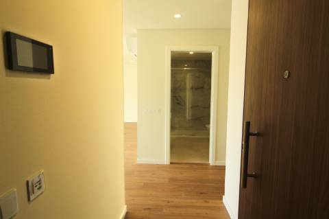 Apartamento T3, 2º piso, varanda, Vila real de Santo António