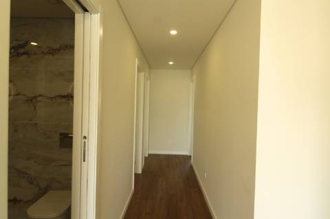 Apartamento T3, 2º piso, varanda, Vila real de Santo António