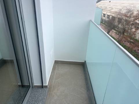 Apartamento T3, 2º piso, varanda, Vila real de Santo António