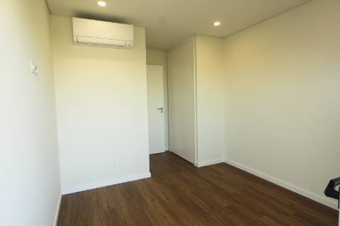 Apartamento T3, 2º piso, varanda, Vila real de Santo António