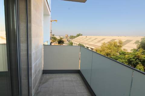 Apartamento T3, 2º piso, varanda, Vila real de Santo António