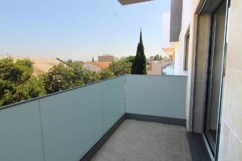 Apartamento T3, 2º piso, varanda, Vila real de Santo António