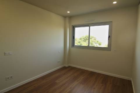 Apartamento T3, 2º piso, varanda, Vila real de Santo António