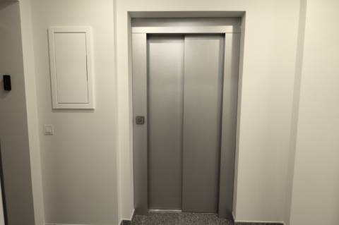 Apartamento T3, 2º piso, varanda, Vila real de Santo António