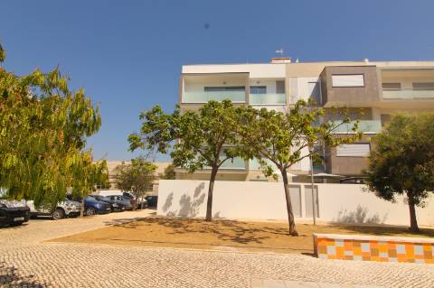 Apartamento T3, 2º piso, varanda, Vila real de Santo António