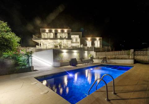 Deslumbrante Moradia Moderna com Vista Mar em Buenas Noches, Estepona