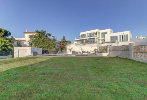 Deslumbrante Moradia Moderna com Vista Mar em Buenas Noches, Estepona