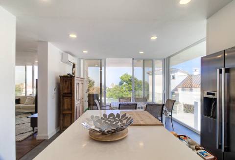 Deslumbrante Moradia Moderna com Vista Mar em Buenas Noches, Estepona