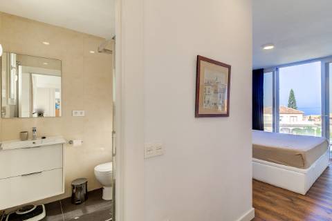 Deslumbrante Moradia Moderna com Vista Mar em Buenas Noches, Estepona