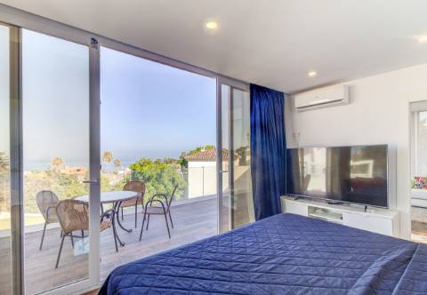 Deslumbrante Moradia Moderna com Vista Mar em Buenas Noches, Estepona