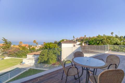 Deslumbrante Moradia Moderna com Vista Mar em Buenas Noches, Estepona