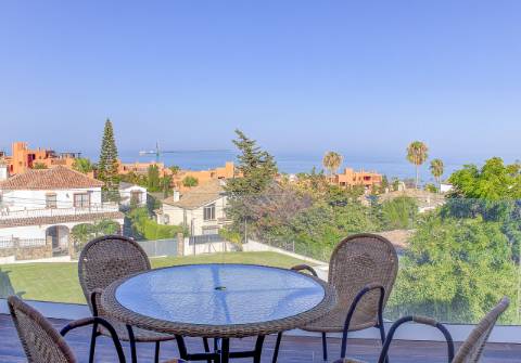Deslumbrante Moradia Moderna com Vista Mar em Buenas Noches, Estepona