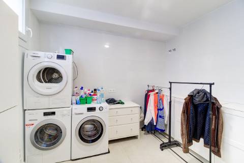 Deslumbrante Moradia Moderna com Vista Mar em Buenas Noches, Estepona