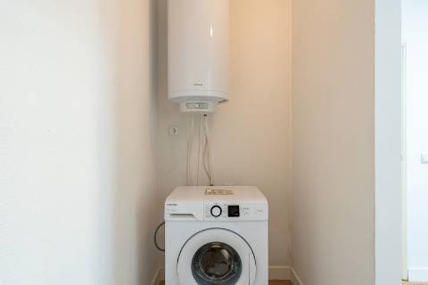 Encantadora Moradia V2+1 com Espaços Exteriores Privativos a Dois Passos da Praia - Alagoa Altura, Urbanização Bela Praia
Descubra esta magnífica moradia unifamiliar, de 2 pisos, situada numa das zonas mais privilegiadas do sotavento algarvio