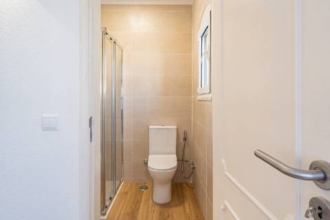 Encantadora Moradia V2+1 com Espaços Exteriores Privativos a Dois Passos da Praia - Alagoa Altura, Urbanização Bela Praia
Descubra esta magnífica moradia unifamiliar, de 2 pisos, situada numa das zonas mais privilegiadas do sotavento algarvio