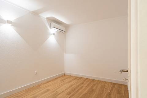 Encantadora Moradia V2+1 com Espaços Exteriores Privativos a Dois Passos da Praia - Alagoa Altura, Urbanização Bela Praia
Descubra esta magnífica moradia unifamiliar, de 2 pisos, situada numa das zonas mais privilegiadas do sotavento algarvio