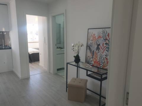 Apartamento T3 totalmente remodelado e equipado na Estrada de Benfica, excelente localização