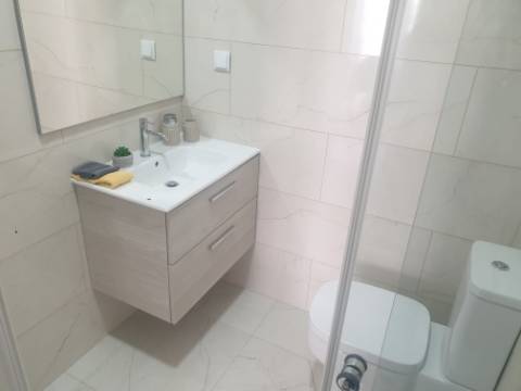 Apartamento T3 totalmente remodelado e equipado na Estrada de Benfica, excelente localização